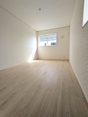 ひたちなか市平磯遠原町　第2の洋室|お子様の成長にも対応でき窓の位置が高いので子供部屋に適しています。マイホームだからこその喜び。