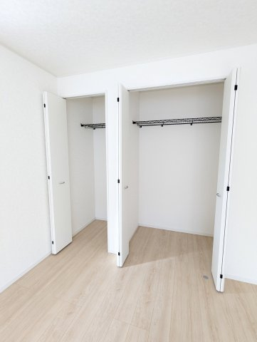 ひたちなか市平磯遠原町　第2の収納|衣類だけでなく、小物も上の棚に収納できて大変便利です！
