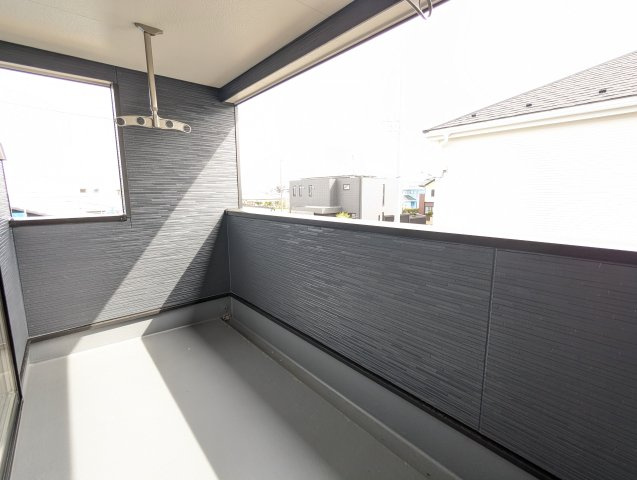 ひたちなか市平磯遠原町　第2のバルコニー|ルーフバルコニーで家族全員の洗濯物の干せちゃいます！屋根付きで急な雨でも安心！