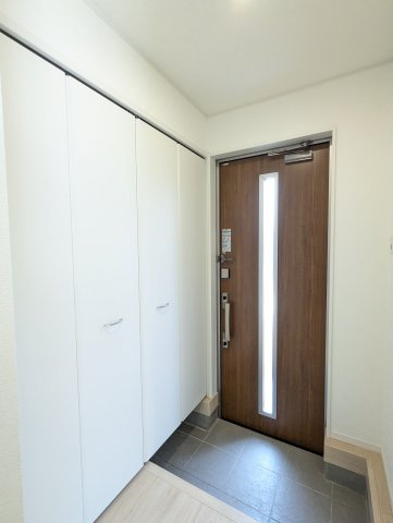 ひたちなか市平磯遠原町　第2の玄関|明るい玄関で一日の始まりの扉をあけてでかけましょう♪