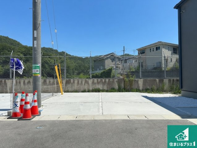 1(土)2(日)現地案内可能！　生駒市翠光台　全4邸の駐車場|並列3台駐車可能！ゆとりの駐車スペースで車庫入れもスムーズ！