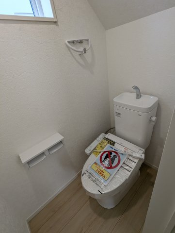 ひたちなか市平磯遠原町　第2のトイレ|窓がついており、いつでも快適な空間に！ゆっくりとお一人時間をお過ごしください