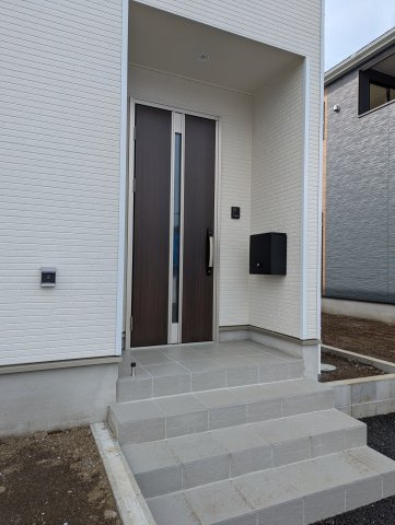 ひたちなか市平磯遠原町　第2の玄関|防犯カメラ付きで安心！シンプルですっきりとしたきれいな玄関です