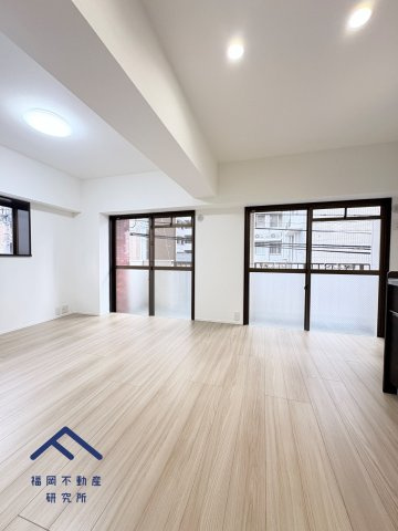 ロマネスク渡辺通第2の居間・リビング