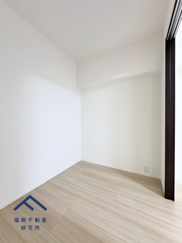 ロマネスク渡辺通第2の洋室