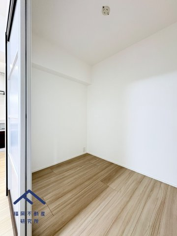 ロマネスク渡辺通第2の洋室