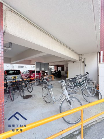 ロマネスク渡辺通第2の駐車場