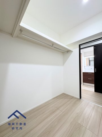 ロマネスク渡辺通第2の洋室