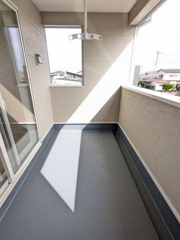 ひたちなか市平磯遠原町　第2のバルコニー|ルーフバルコニーで家族全員の洗濯物の干せちゃいます！屋根付きで急な雨でも安心！