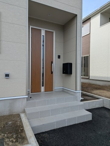 ひたちなか市平磯遠原町　第2の玄関|防犯カメラ付きで安心！シンプルですっきりとしたきれいな玄関です