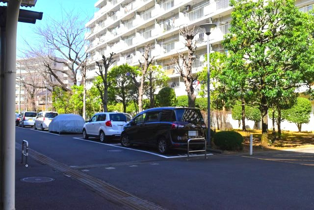 東大和市立野３丁目の中古マンションの駐車場