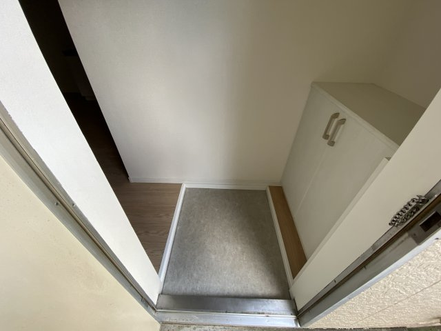 スカイコーポの玄関|別号室の参考写真です