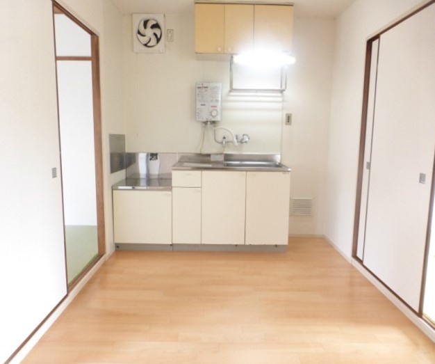 スカイコーポの居間・リビング|別号室の参考写真です