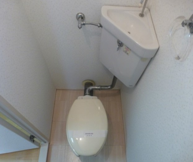 スカイコーポのトイレ|別号室の参考写真です