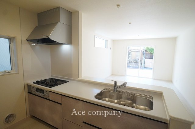 【キッチン】 | 八尾市小畑町2丁目　【3号棟/全4棟】 | 浄水器付きのシステムキッチン☆3口ガスコンロ☆※食洗機はオプションで追加可能です♪