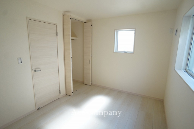 【内装】 | 八尾市小畑町2丁目　【3号棟/全4棟】 | 【2階：ストレージルーム】クローゼット完備です♪