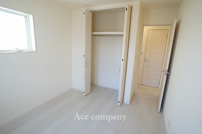 【子供部屋】 | 八尾市小畑町2丁目　【3号棟/全4棟】 | 【2階：洋室5.25帖】クローゼット完備です♪