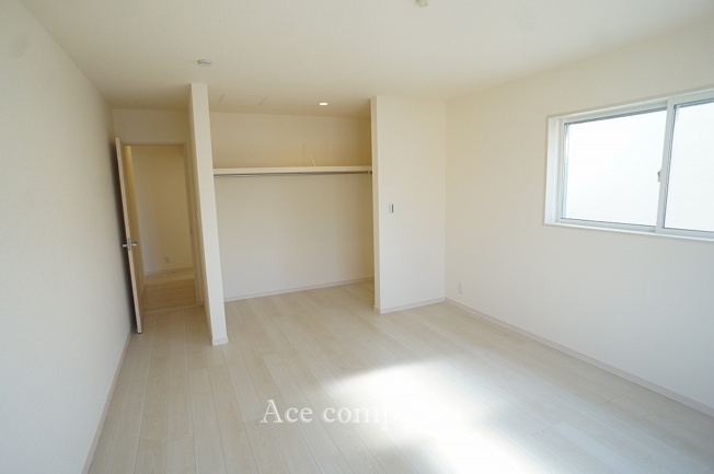 【寝室】 | 八尾市小畑町2丁目　【3号棟/全4棟】 | 【2階：ゆったり洋室9.75帖！】大容量のウォークインクローク完備です！