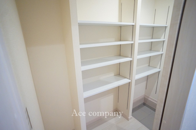 【収納】 | 八尾市小畑町2丁目　【3号棟/全4棟】 | 【シューズクローク内】便利な2WAYです♪