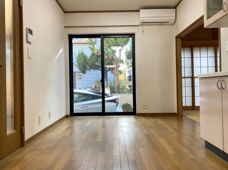 中古／ふじみ野市苗間の居間・リビング|落ち着いた雰囲気のリビングです