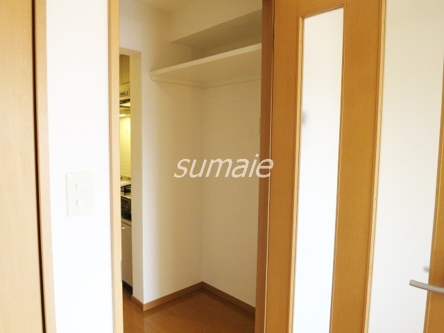 プレール・ドゥーク東京ＮＯＲＴＨの居間・リビング|冷蔵庫置き場です☆にスペースあります♪