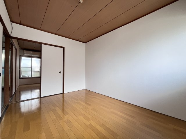 グリーンハイム公園南矢田の洋室