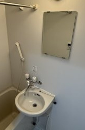 カーサビスタ横浜六浦の洗面所|鏡付き洗面台♪