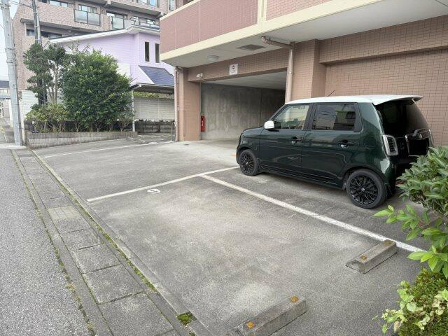 アイディーコート錦の駐車場