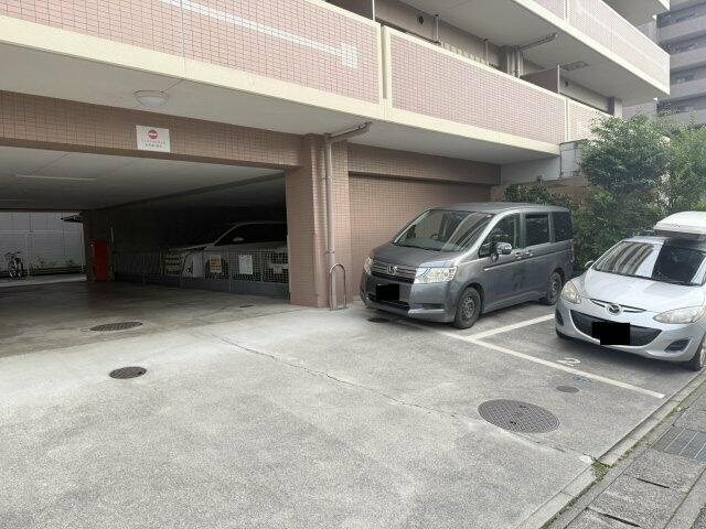 アイディーコート錦の駐車場