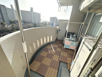 【バルコニー】 | かもめ第二コーポ１４号棟 | 南面バルコニーですので、洗濯物が良く乾きますね！開放感のあるバルコニーです♪お洗濯も楽々快適に干せますよ♪