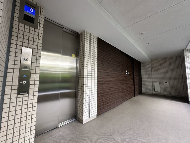 アトラス上大岡ヒルズのその他共用部分|エレベーターホールになります。ゆとりのある、高級感のある落ち着いたスペースとなっています。