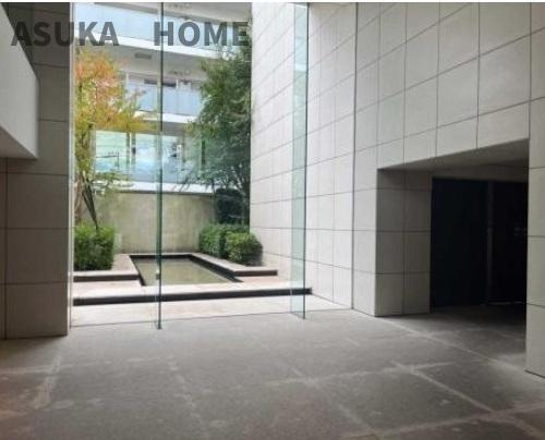 アトラス上大岡ヒルズのエントランス|エントランスホールも広々としていて開放感があります。