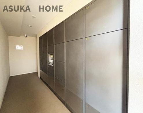 アトラス上大岡ヒルズの設備|宅配ボックスがあるためご不在時でも大きな荷物を受け取りできますね。