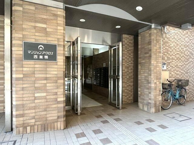 マンションアクロス西巣鴨のエントランス