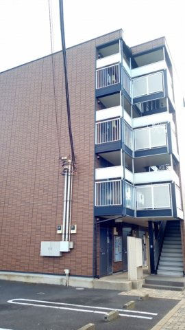 レオパレスハーバーサイドＥ棟の外観