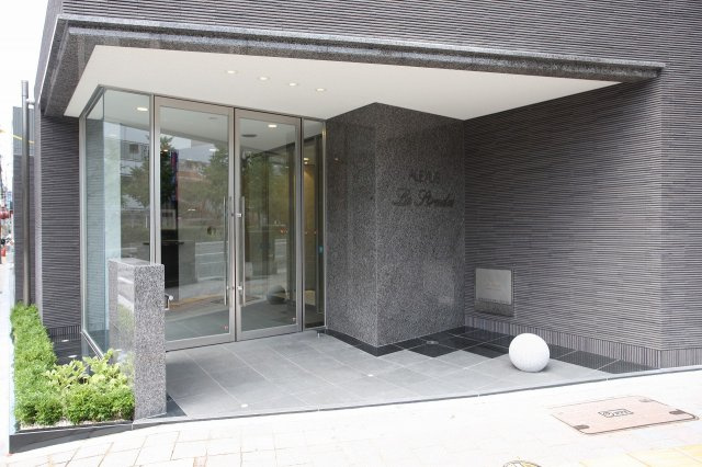 アレクサスラ・ストラーダ　７階のエントランス