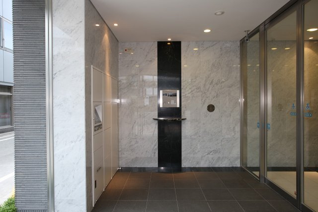 アレクサスラ・ストラーダ　７階のエントランス