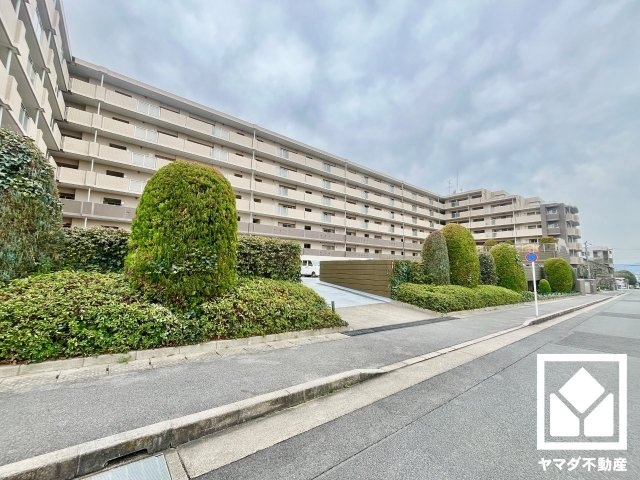 リーデンススクエア宇治伊勢田の外観