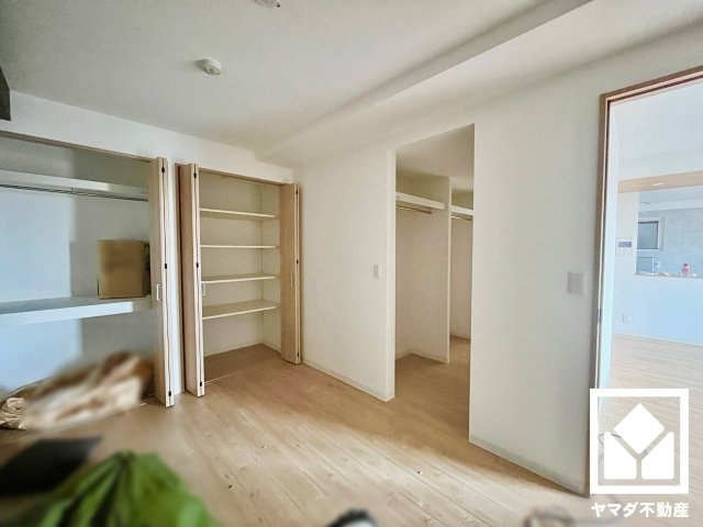 リーデンススクエア宇治伊勢田の洋室