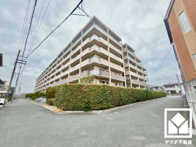 リーデンススクエア宇治伊勢田の外観