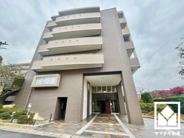 リーデンススクエア宇治伊勢田の外観