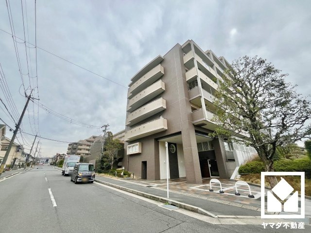 リーデンススクエア宇治伊勢田の外観