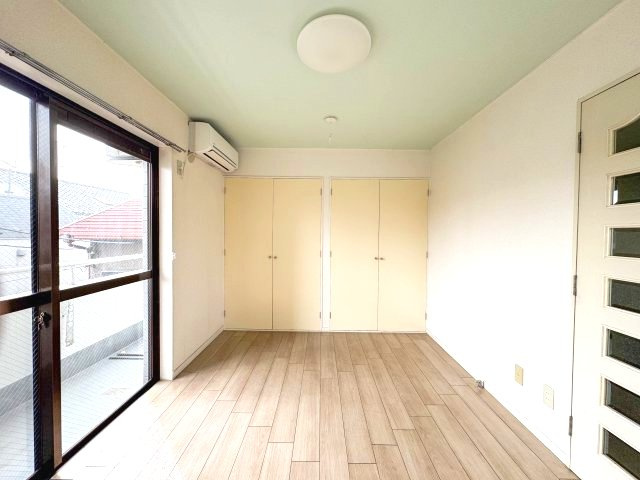 ビエノルースの洋室|301号室の写真を使用しています。