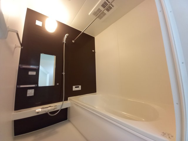 ひたちなか市武田1期の浴室|足が伸ばせる浴槽で、一日の疲れを癒してください～！リラックスタイムを～