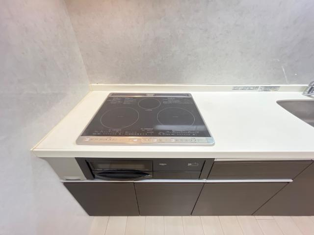 Albireo（アルヴィレオ）のキッチン|3口ＩＨコンロ