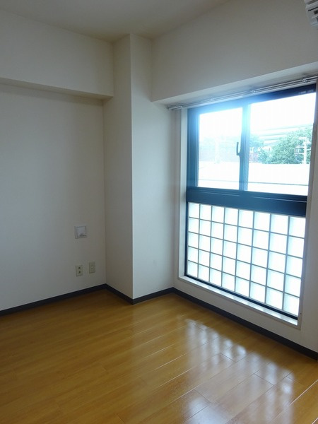 ドルチェ府中の居間・リビング