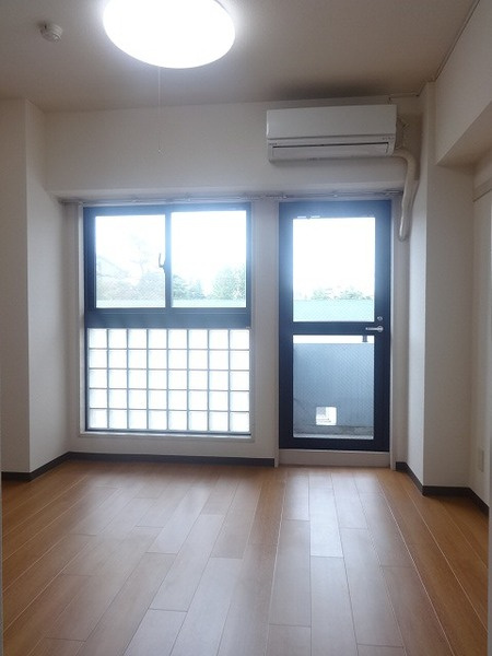 ドルチェ府中の居間・リビング