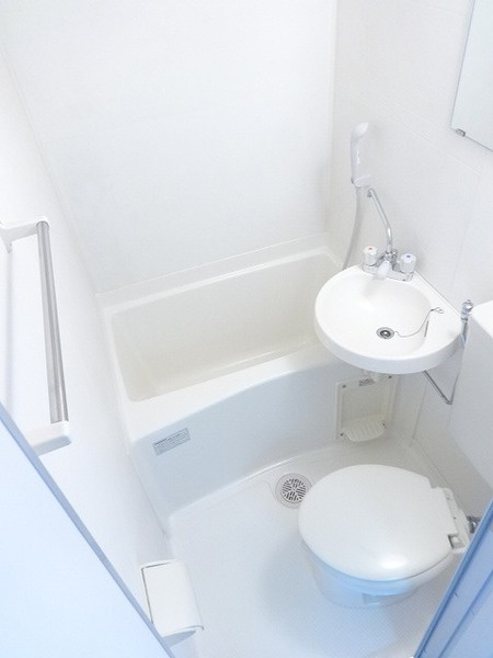 ドルチェ府中の浴室