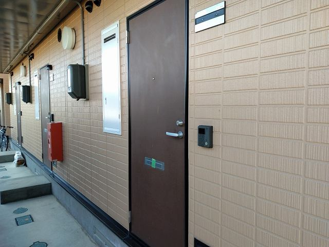 ミヤ・エレガンテⅠの玄関