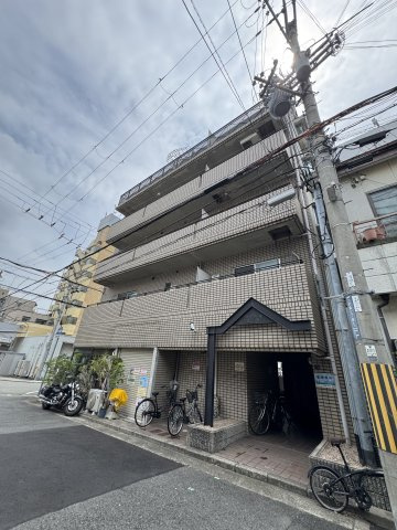 ベルズコート上沢の駐車場|物件の外観です